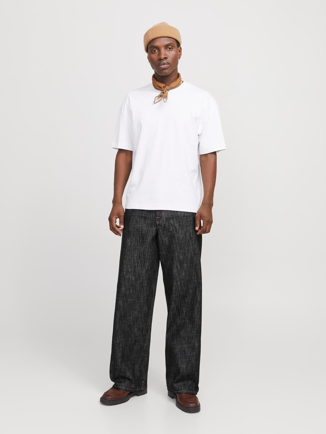 model_shot-front_full